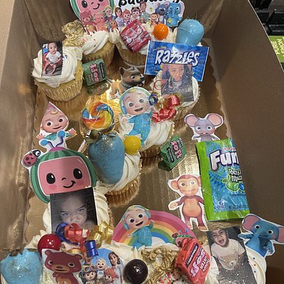 1 Dozen Cupcake cake 