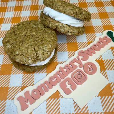 Oversized Pumpkin Cheesecake Oatmeal Cream Pies