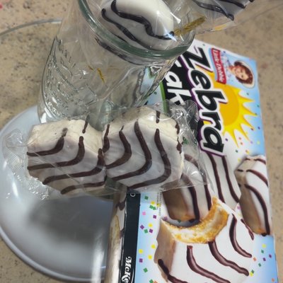 Zebra Cake Pops