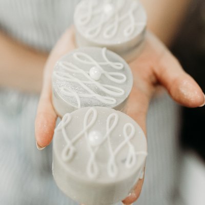 Cake Pucks