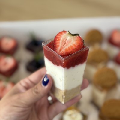 Strawberry cheesecake cups🍓