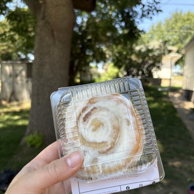 Single Cinnamon Rolls 
