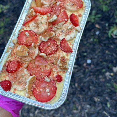 Medium Strawberry Banana Pudding 
