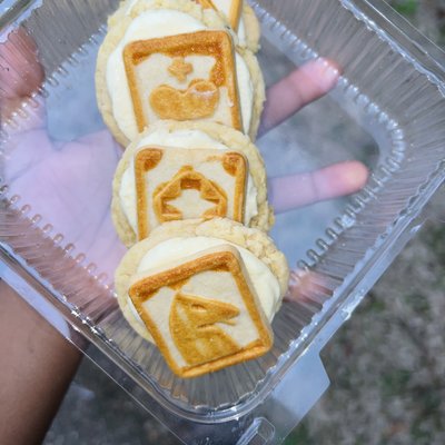Banana Pudding Cookies Top’d W/Pudding