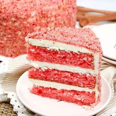 Strawberry Crunch Cake