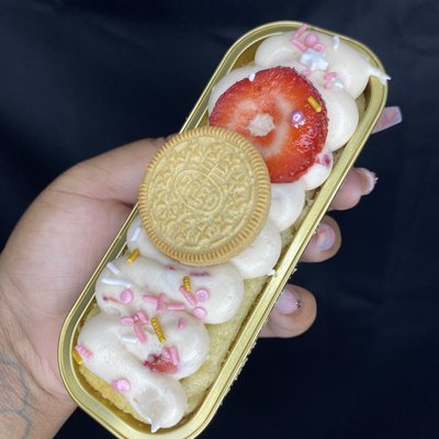 Cake Tins By The Dozen