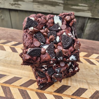 Red Velvet Oreo Brownie 