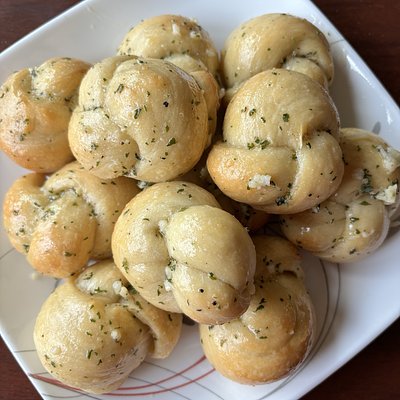 Sourdough Garlic Knots 