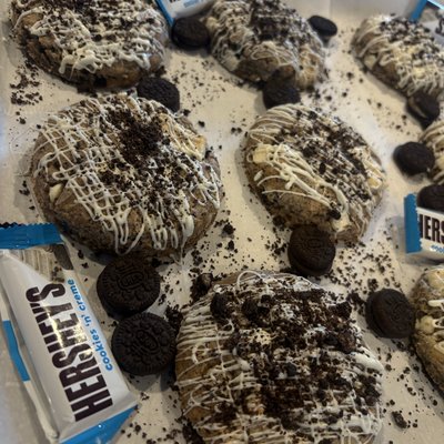 Cookies & Cream 🖤🤍