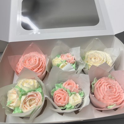 Gourmet Cupcake With Buttercream Frosting  (12 Count)