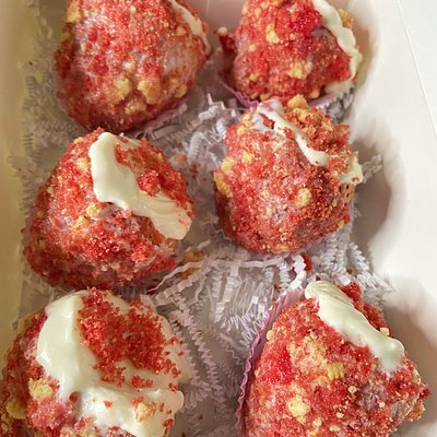 dozen gourmet strawberries .