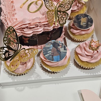 Bento Box Cake & Cupcakes 