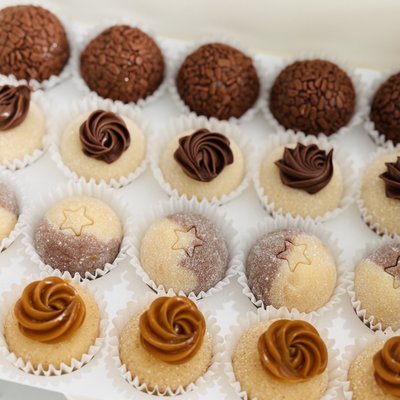 Box with 48 brigadeiros