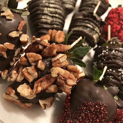 Adult Handipped Berries + Toppings 