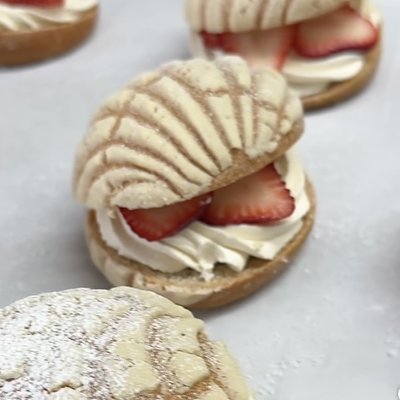 Stuffed Conchas W/Crumble Topping 