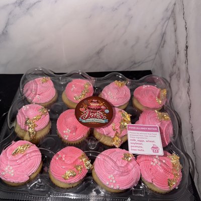 Vanilla Cupcakes Half Dozen 