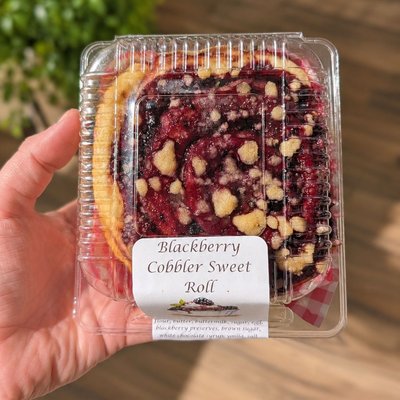 Blackberry Cobbler Sweet Rolls 