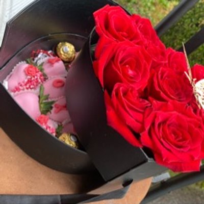 Double Layered Heart Box w/ Roses & Strawberries 