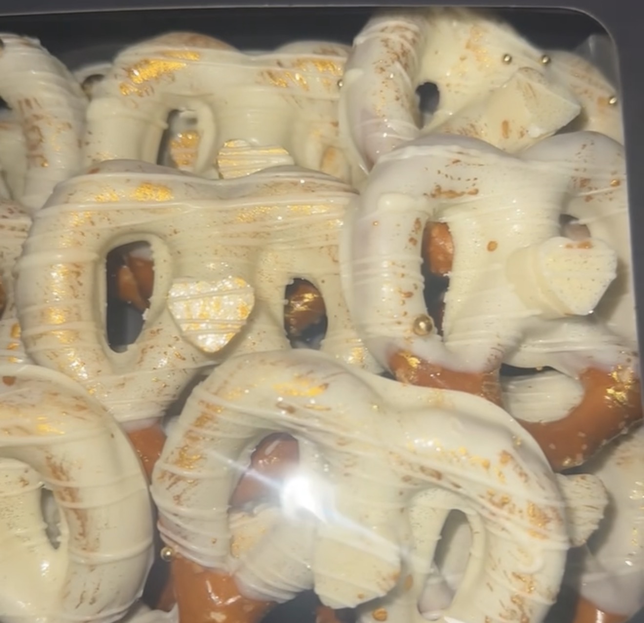 Chocolate Covered Pretzels (Full Dozen)