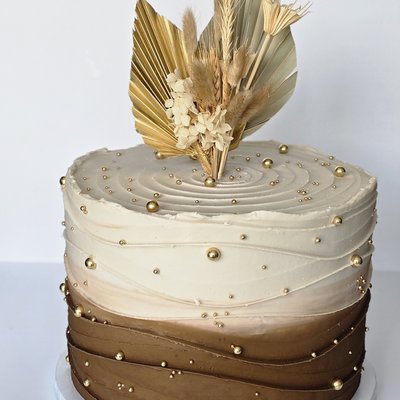 Custom Cake – 10” (Serves 34–40)