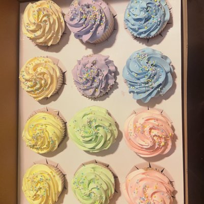 Custom Cupcakes (12)