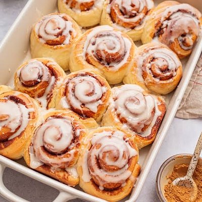 Dozen Classic Cinnamon roll 