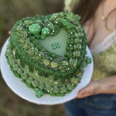 Medium 8-inch Cake 