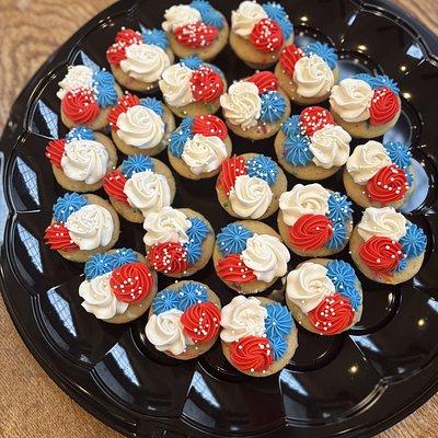 Mini Vanilla Cupcakes 