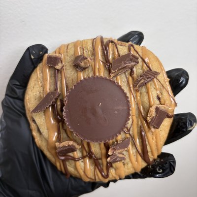 Reese’s Peanut Butter Stuffed Cookie