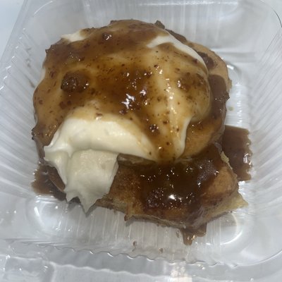 Maple Bourbon Pecan Cinnamon Rolls 