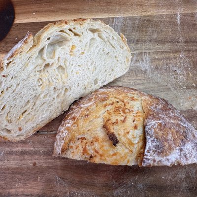 🧀 Sourdough Cheddar & Garlic Loaf