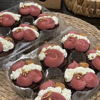 Custom Cupcakes 