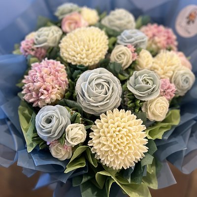 12 Floral and/or Succulent  Cupcakes (Tall Vase Additional)
