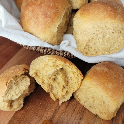 Honey Wheat Dinner Rolls (9ct)