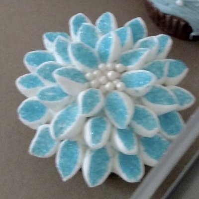 Cupcakes With Flower Tops 