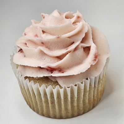 Classic Strawberry Cupcakes (6)