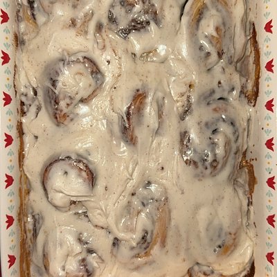 Cinnomon Rolls w/ Cream Cheese Frosting (9)