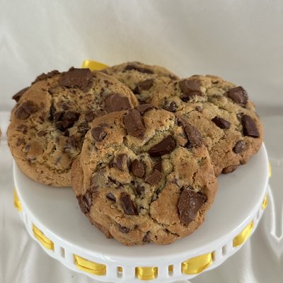 Giant Chocolate Chip Cookies