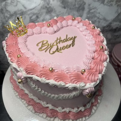Vintage heart cake 