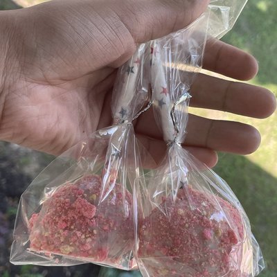 Strawberry Crunch Cake Pops 