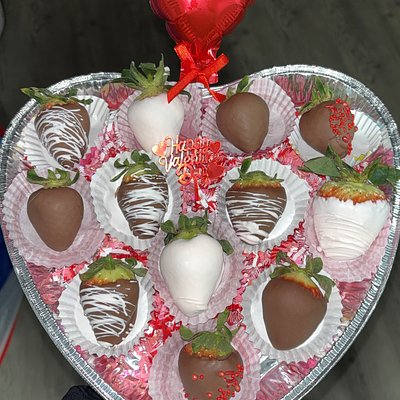 12 Ct - Chocolate Covered Strawberries  