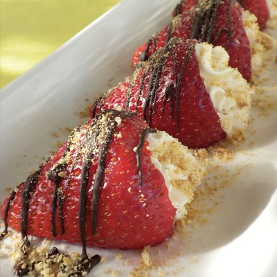 Cheescake Filled Strawberries