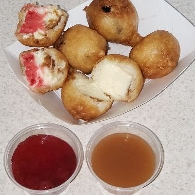 Fried Cheesecake Bites (5 Bites, Carmel Or Strawberry Sauce)