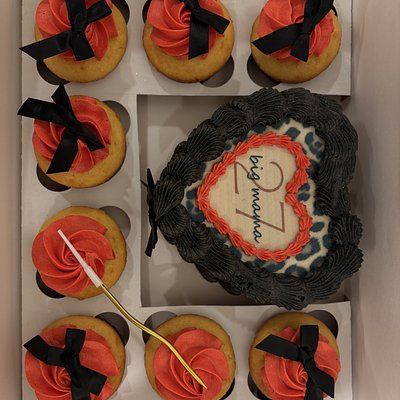 4” Cake + 8 Cupcakes
