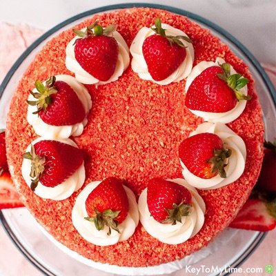 Strawberry Crunch Cake 
