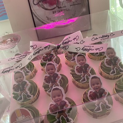 Custom Cupcakes (1dz)