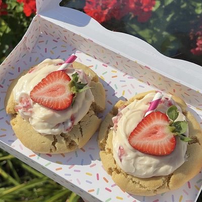 Strawberry Milkshake Cookie