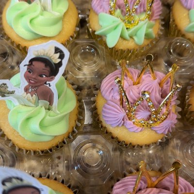 Theme/Decorated Cupcakes By The Dozen