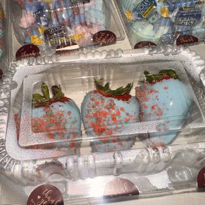 6 candied strawberries 