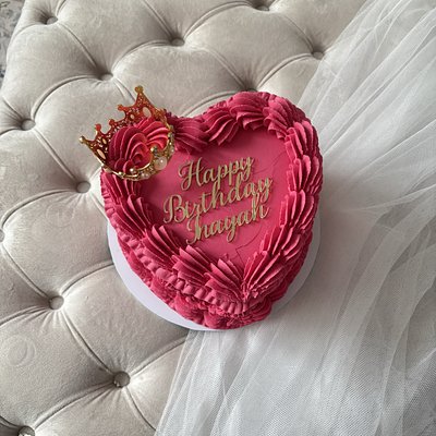 Large Heart Cake - Feeds 20